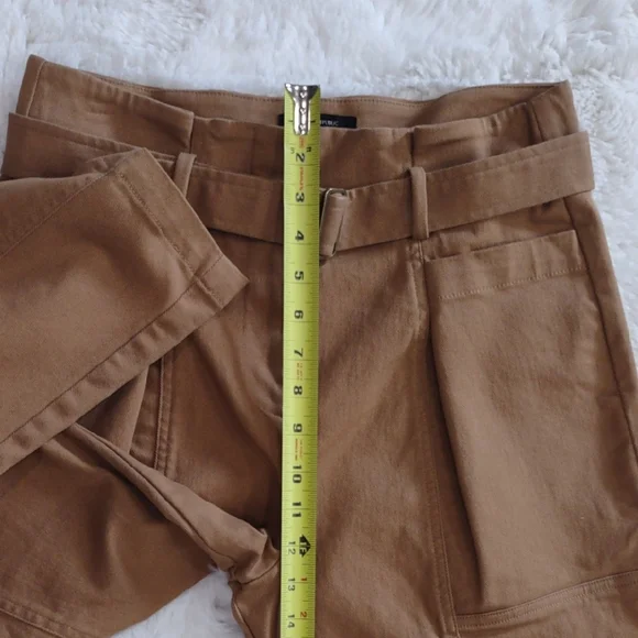BANANA REPUBLIC Tan High-rise Tapered with Belt, Size 8. - Picture 13 of 17